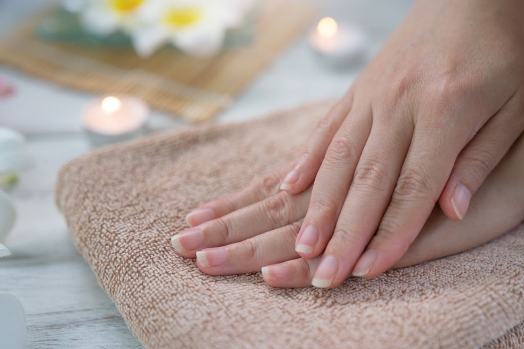 6 Tips To Get Shiny And Beautiful Nails- Proven Techniques